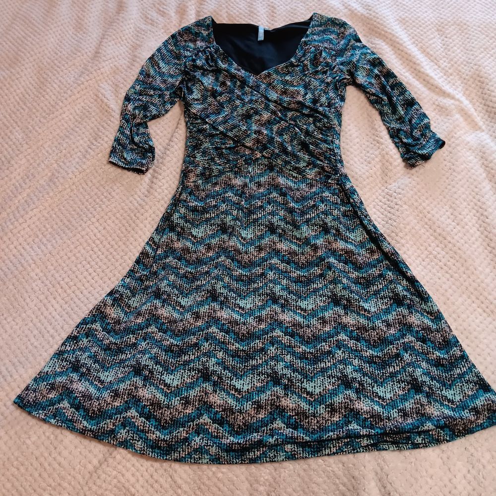 B Slim Chevron Dress - Black and Blue